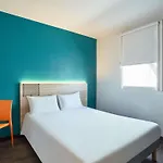 Hotelf1 Antibes Sophia Antipolis 발로리스