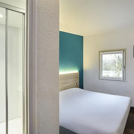 Hotelf1 Antibes Sophia Antipolis Отель *