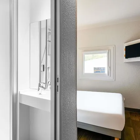 Hotelf1 Antibes Sophia Antipolis Отель *