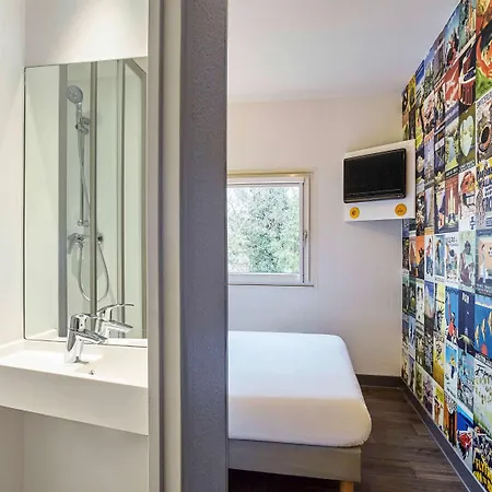 Отель Hotelf1 Antibes Sophia Antipolis