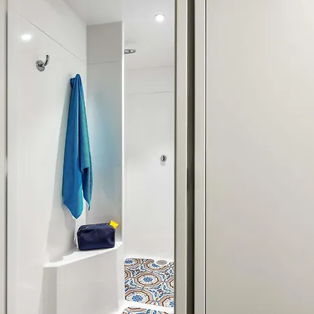 Отель Hotelf1 Antibes Sophia Antipolis Валлорис