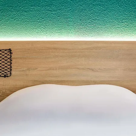 Отель Hotelf1 Antibes Sophia Antipolis Валлорис