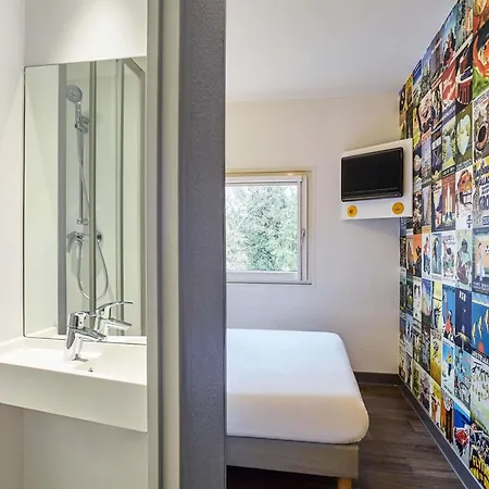 Hotelf1 Antibes Sophia Antipolis *